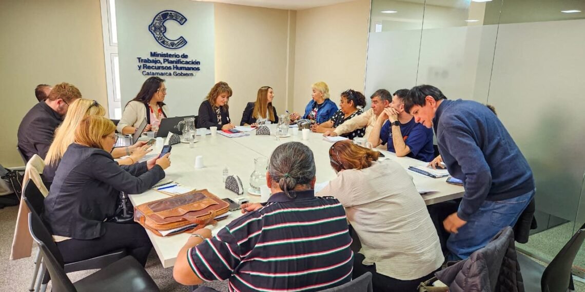 ATECA, SADOP y SIDCA firmaron el acuerdo salarial del 51% con el Gobierno