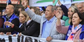 Bancarios acordaron un aumento de paritaria del 75%