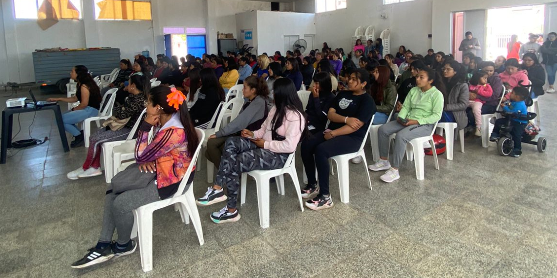 Continua la distribución de kits “Menstruar en Igualdad” en toda la provincia