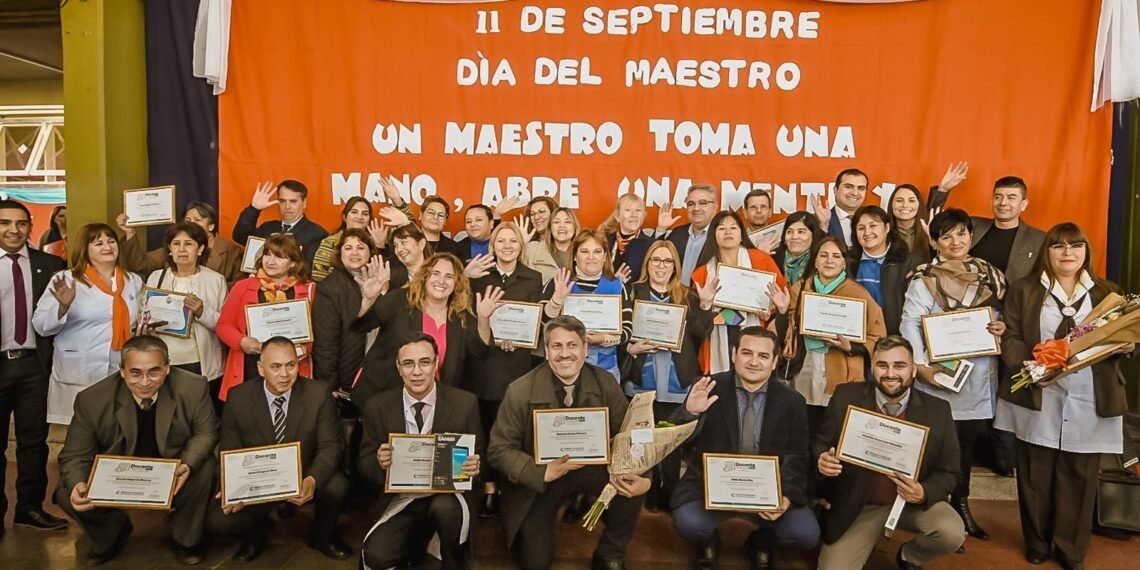 El Gobernador participó de los reconocimientos a docentes con el Premio “Luisa María Sesín”