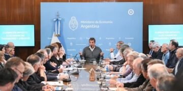 Ganancias: Massa anunció el proyecto para eliminar el impuesto y un mínimo de 1,7 millón