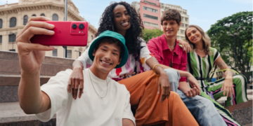 HelloPink! Motorola impone moda con la gama de smartphones perfectos para el core más famoso de 2023