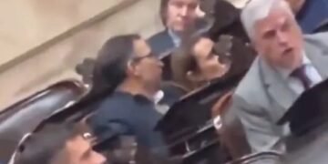 Milei se quedó dormido en pleno debate por Ganancias y estallaron las redes