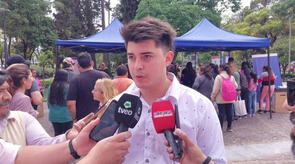Eco Canje en la Plaza 25 de Mayo: Intercambio de residuos plásticos por plantines