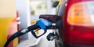 Importarán 10 barcos de combustible para garantizar el abastecimiento en todo el país