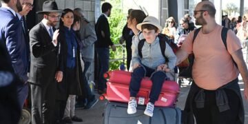 Llegó al país el segundo vuelo desde Roma con argentinos repatriados de Israel