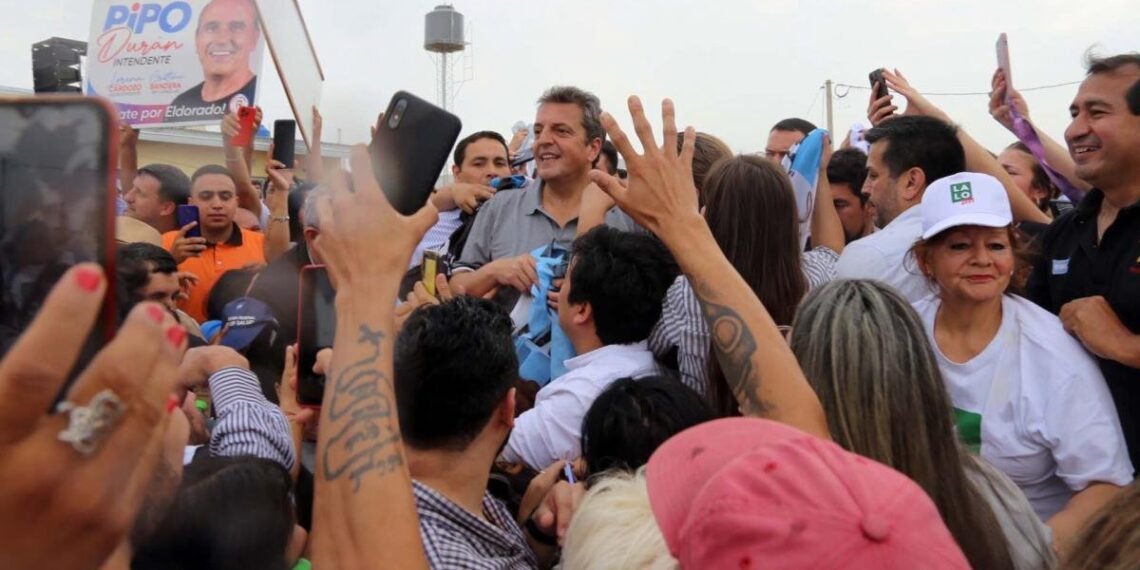 Sergio Massa promete ser el Presidente de los trabajadores en cierre de caravana en González Catán