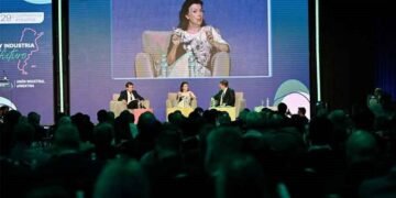 Diana Mondino le recomendó a industriales comprar generadores eléctricos