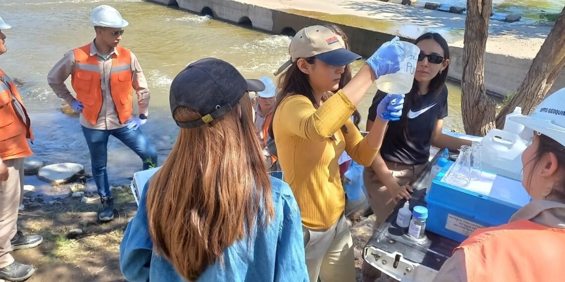 Estudiantes de la UNCA participaron en el monitoreo de calidad de agua