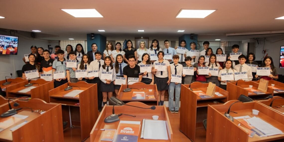 Estudiantes secundarios de toda la provincia sesionaron de forma especial en el Senado
