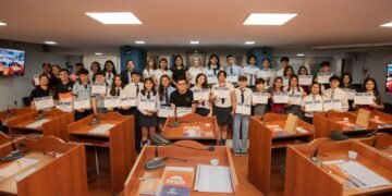 Estudiantes secundarios de toda la provincia sesionaron de forma especial en el Senado