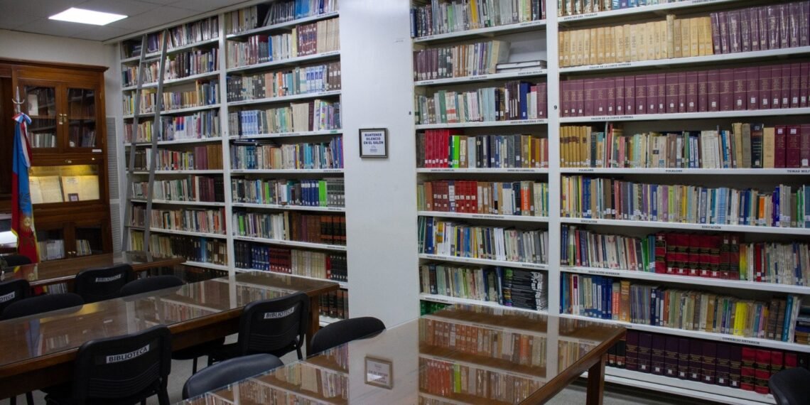 Inician los conversatorios sobre Democracia en la biblioteca del Senado