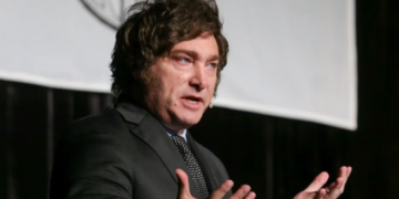 Javier Milei dialoga con la titular del FMI: Presenta plan económico y destaca colaboración