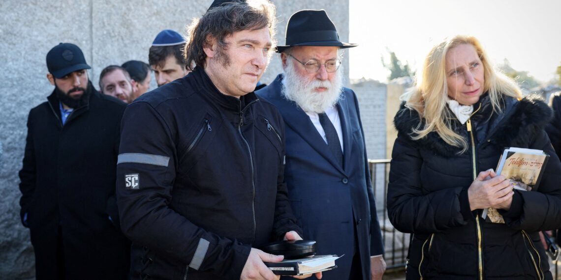 Milei: “No hay mayor experto financiero en la Argentina que Luis Caputo”