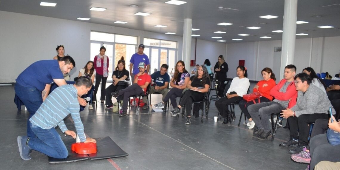 Bomberos voluntarios realizan múltiples actividades en el Día del Voluntariado