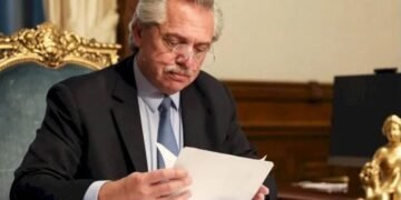 El presidente Alberto Fernández aceptó la renuncia de más de 30 funcionarios