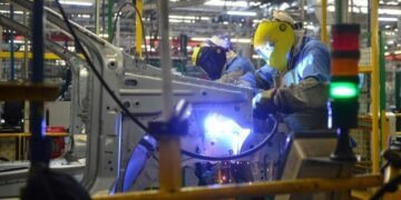 La actividad industrial bajó en octubre 0,8% interanual