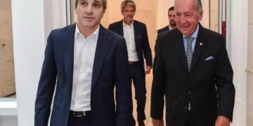 Luis Caputo le dijo a la UIA que tras conseguir superávit fiscal “habrá una brutal baja de impuestos”