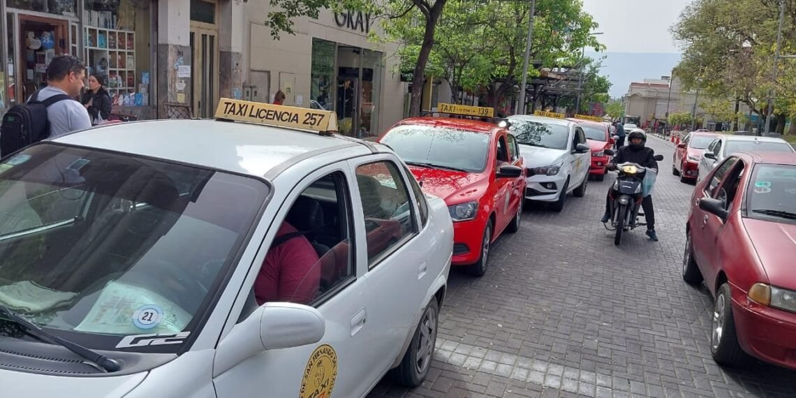 Rige el aumento para taxis y remises en la Capital