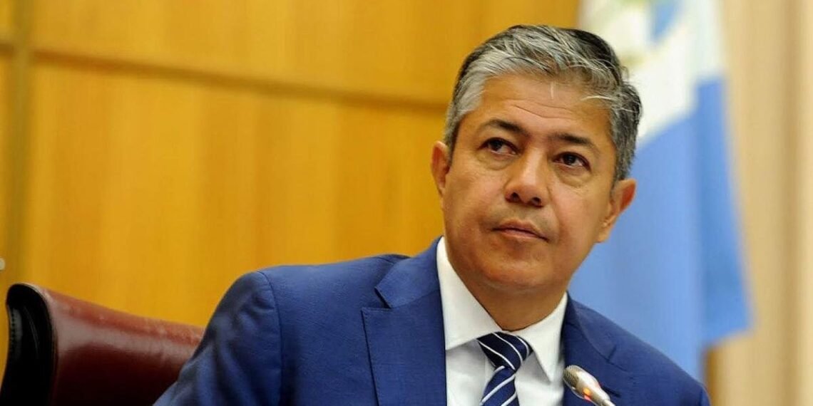 Rolando Figueroa reduce cargos políticos en Neuquén