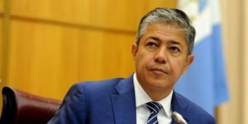 Rolando Figueroa reduce cargos políticos en Neuquén