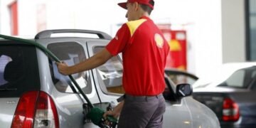 Tras la devaluación, Shell subió el precio de los combustibles un 37%