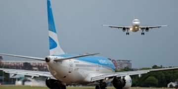 Aerolíneas Argentinas: el Gobierno redujo de 14 a 8 las direcciones de la empresa