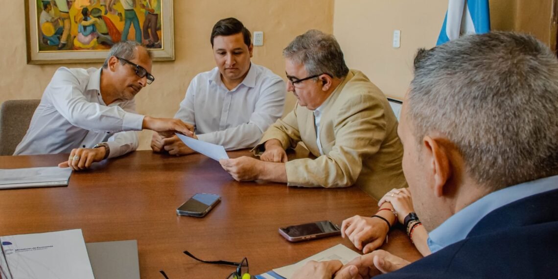 Con fondos provinciales se terminarán obras de cloacas y viviendas en Tinogasta