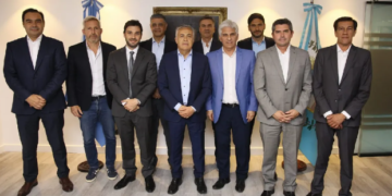 El Gobierno negocia con gobernadores de Juntos por el Cambio apoyo a la Ley Ómnibus