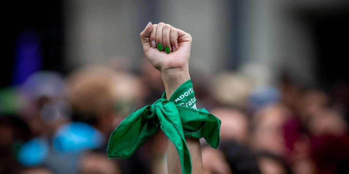 El Gobierno planteó la posibilidad de que se vuelva a debatir la ley del aborto legal