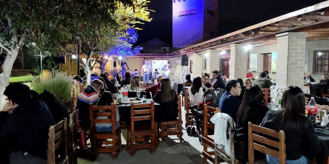 Jueves con Show de Magia y Peña en la Casa de la Puna