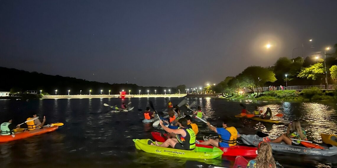 Kayak en luna llena: La gente vivió sensaciones únicas en el Jumeal