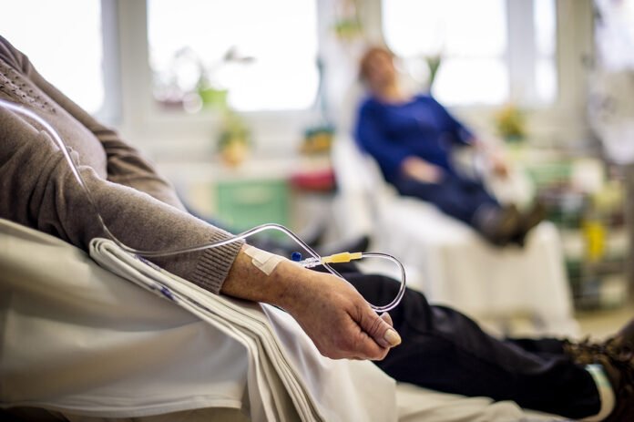 Pacientes oncológicos exigen regularización en la entrega de tratamientos
