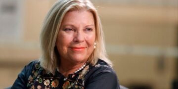 Carrió dijo que con Milei “las clases medias y medias bajas van al abismo”