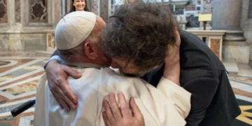 El primer encuentro público entre Milei y el Papa Francisco