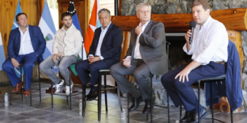 Gobernadores del sur cruzan a Milei por la coparticipación y Chubut amenazó con no entregar petróleo y gas