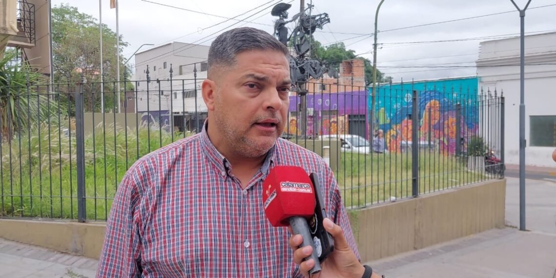Taxistas y remiseros coordinan con la municipalidad de la Capital más controles a Uber