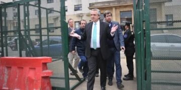 Alberto Fernández fue imputado en la causa por irregularidades en la contratación de seguros
