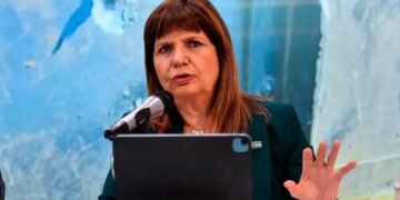 Argentina refuerza seguridad de su embajada en Venezuela