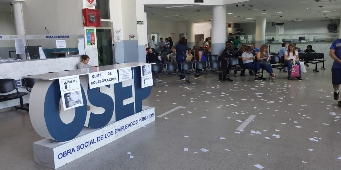 Empleados de OSEP reclaman pago adeudado desde noviembre