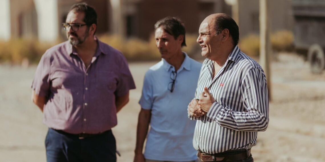 Gustavo Saadi supervisó el avance de los trabajos de alumbrado público en Valle Chico