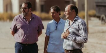 Gustavo Saadi supervisó el avance de los trabajos de alumbrado público en Valle Chico
