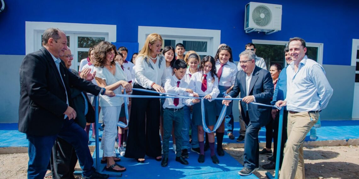 Jalil inauguró obras durante su recorrido por La Paz