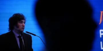 Javier Milei: “echamos 50 mil empleados públicos y van a caer 70 mil contratos más”