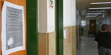 Jardines de infantes, geriátricos, comedores: la motosierra del Gobierno desmantela los programas de cuidados