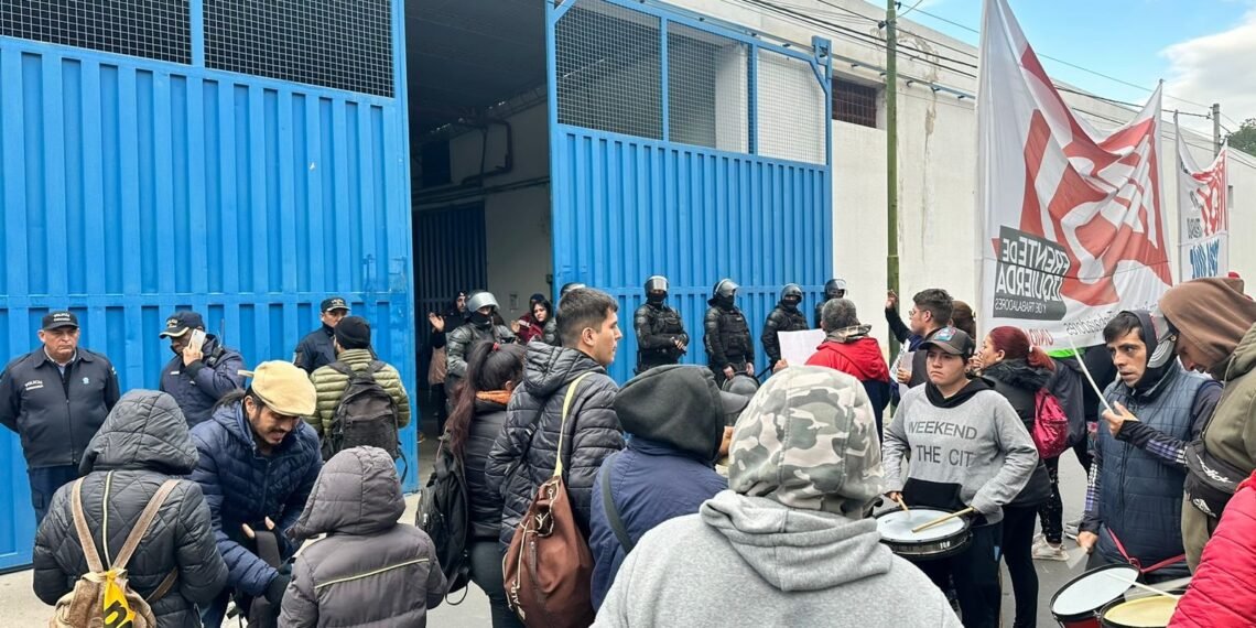 Alerta por estafas a nombre de los exempleados de Textilcom: falsas colectas en circulación