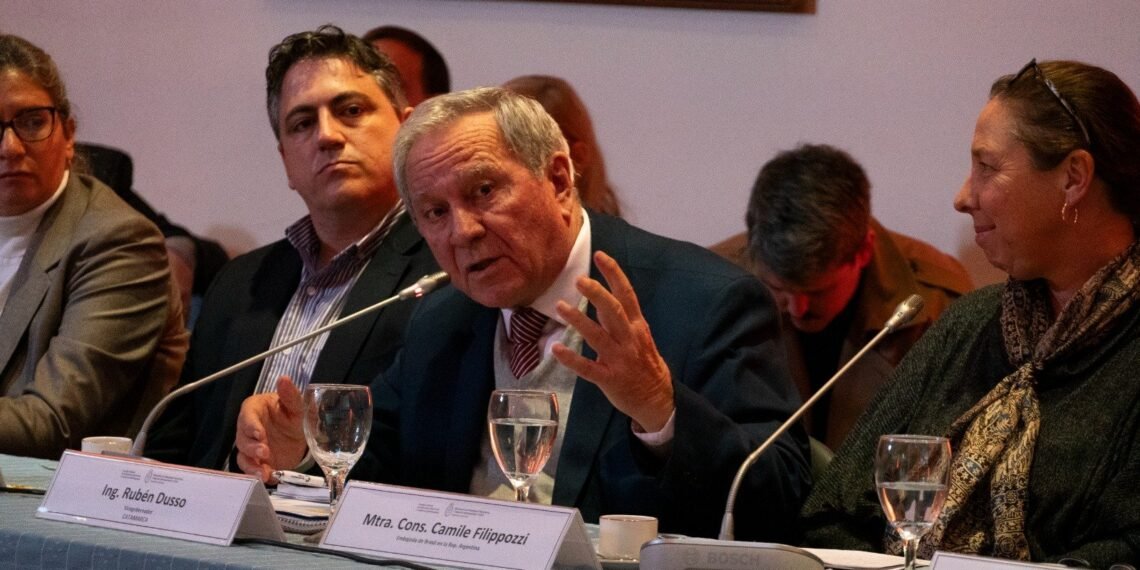 Dusso presentó el proyecto del Corredor Bioceánico ante Cancillería