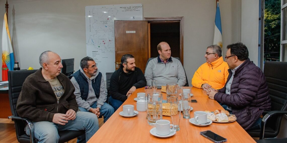 El Gobierno analiza el proyecto para la pavimentación en paso externo de Belén