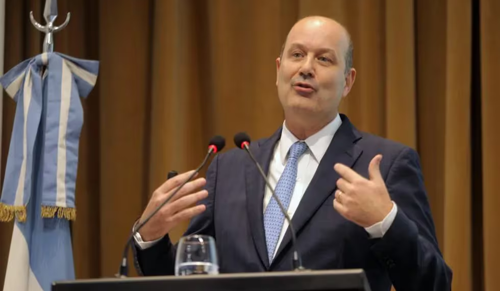 El Gobierno coquetea con el ingreso de Sturzenegger al gabinete