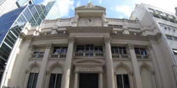 El Gobierno sugirió a los bancos que suban la tasa de plazos fijos